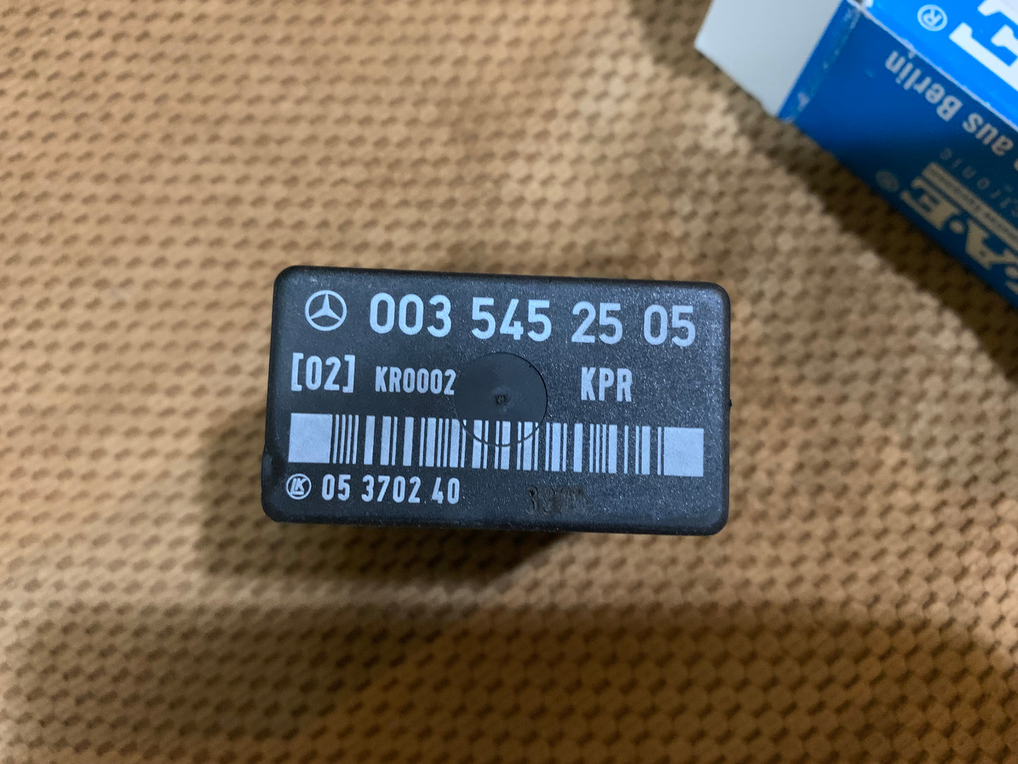 Mercedes fuel pump relay- new original- w126 - 0035452505 - not available in the market.
