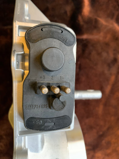 Bosch air flow meter 0438121033 for Mercedes M103 engine