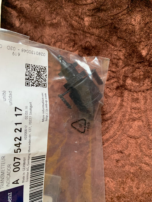 Mercedes-Benz Air Temperature Sensor - 0075422117 - A0075422117 - New Genuine