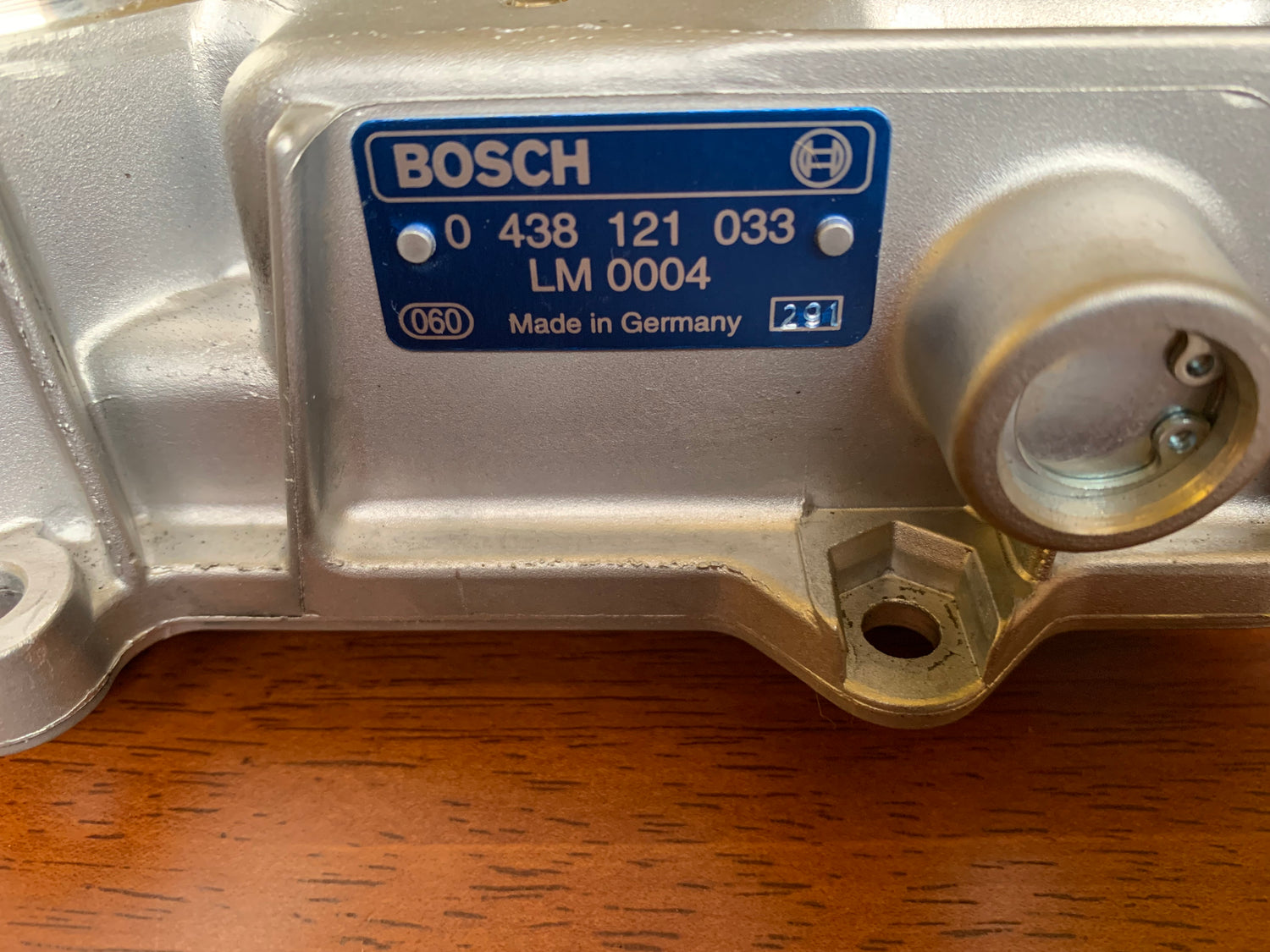 Bosch Air Flow Meter- Mercedes M103 - 0438121033 - A0000742014  - new