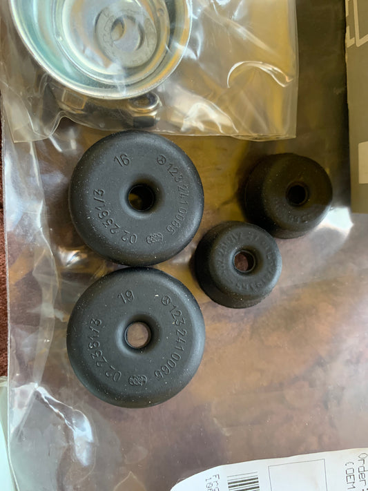 Mercedes-Benz Engine Shock Mounting Washer Kit - 1232400117